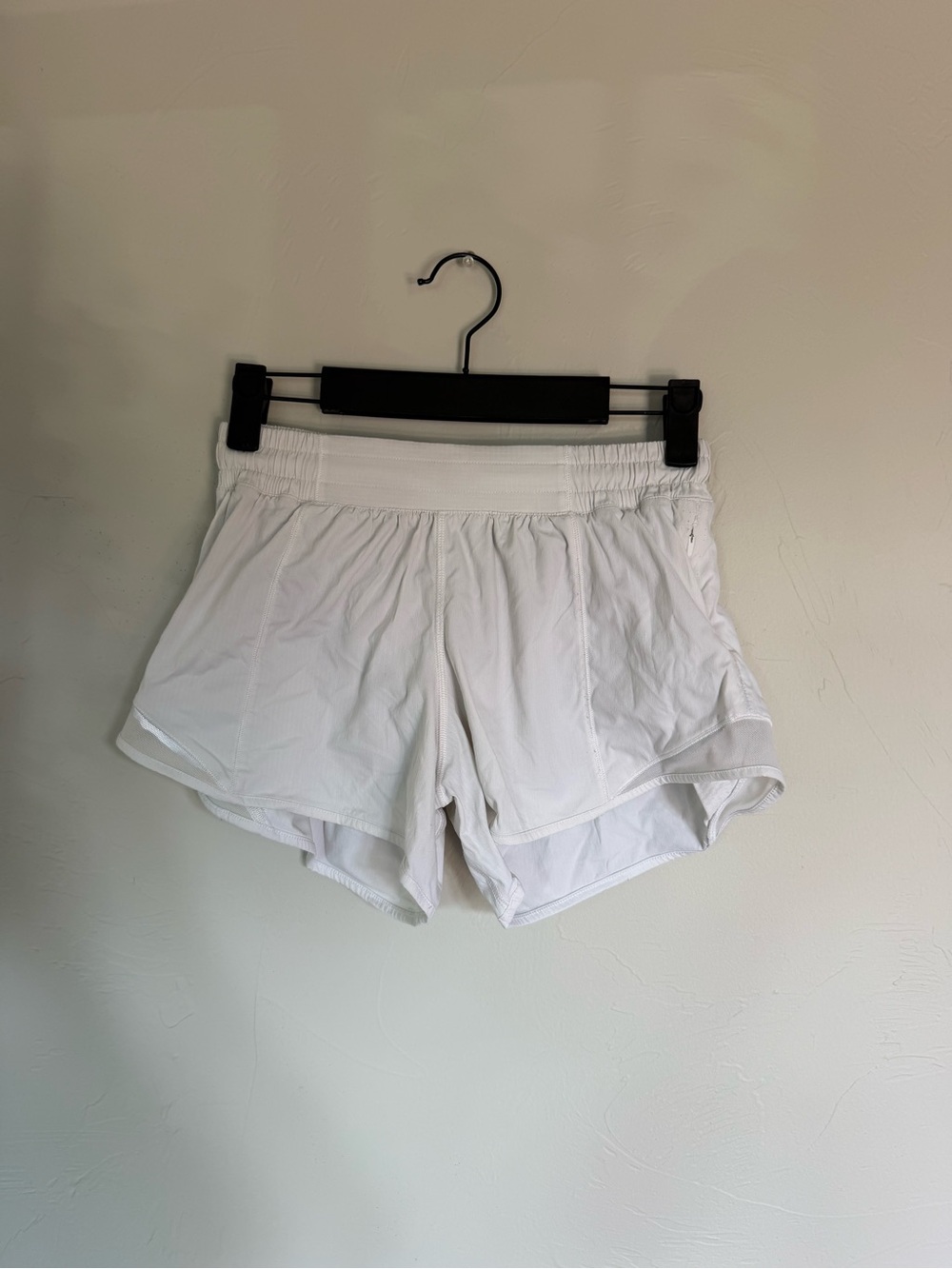 Lululemon Hotty Hot Lined Shorts - White